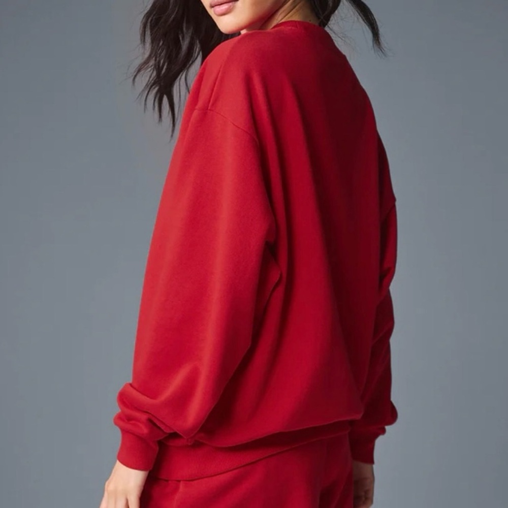 🔥NWT alo yoga accolade unisex crewneck pullover in red - Picture 3 of 10